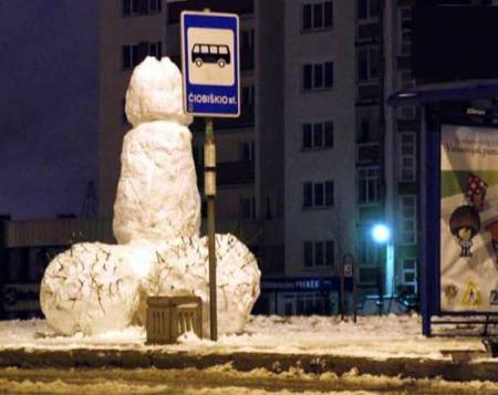 LE ASH REDRESSE LA BARRE.